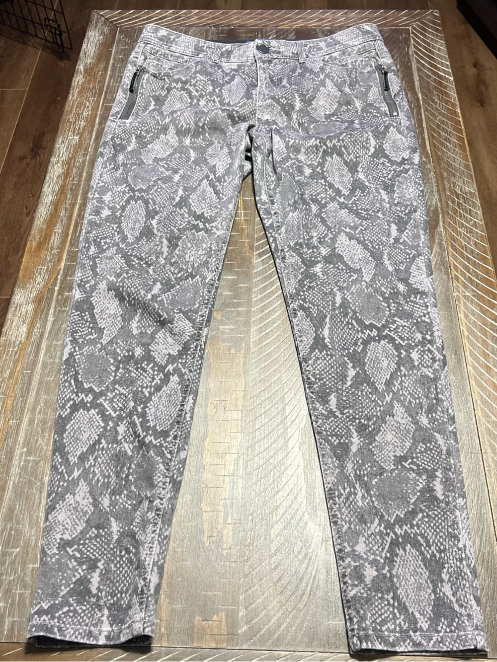 Democracy “AB” solution Snakeskin Print Skinny Jeans Gray/Black Womens size 10